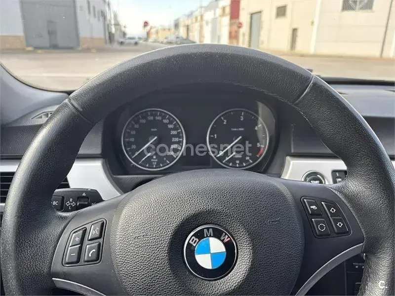 Begagnad BMW 320 Efficient Dynamics 163 HK (119 kW) 2011 Svart Kombi
