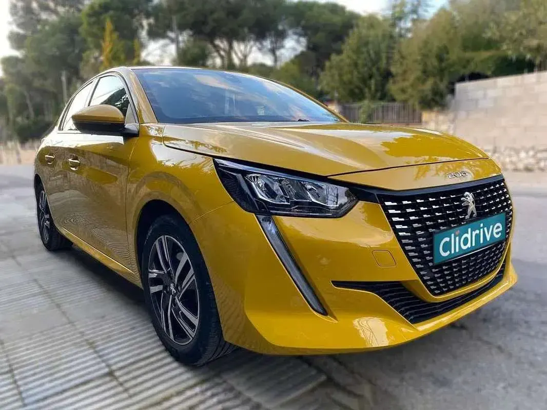 Usado Peugeot 208 Allure 101 CV (74 kW) 2020 Amarillo Utilitario