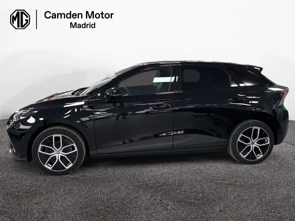 Ny MG MG4 EV Luxury 149 kW (203 HK) 2025 Svart Halvkombi