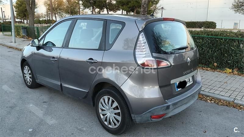 Usado Renault Scénic III 95 CV (69 kW) 2014 Gris / plata Monovolumen
