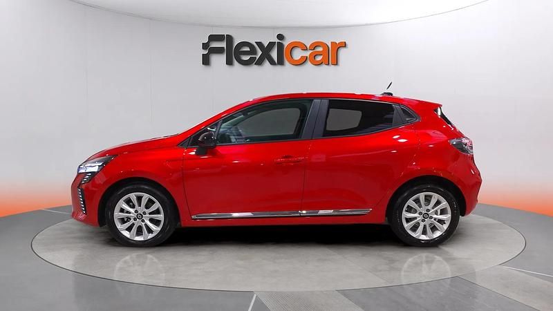 Käytetty Renault Clio V Evolution 101 HP (74 kW) 2025 Punainen Sedan