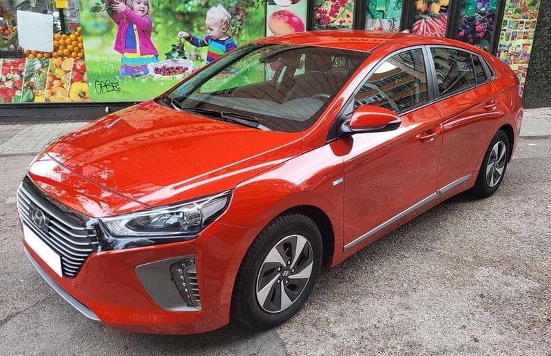 Usado Hyundai Ioniq 141 CV (103 kW) 2017 Rojo Utilitario