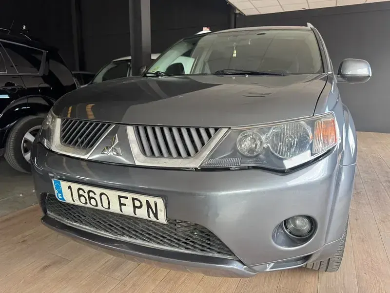 Usado Mitsubishi Outlander Intense+ 140 CV (102 kW) 2007 Gris / plata SUV