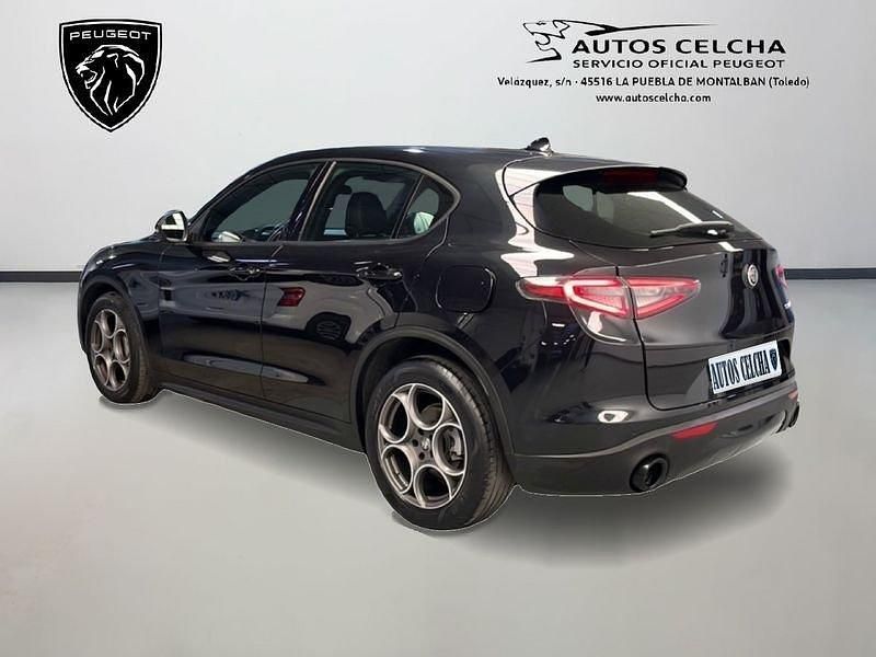 Usado Alfa Romeo Stelvio Sprint 160 CV (117 kW) 2023 Negro SUV