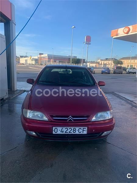 Usado Citroën Xsara Attraction 71 CV (52 kW) 1999 Granate Berlina