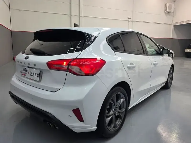 Usado Ford Focus ST-Line 120 CV (88 kW) 2022 Blanco Berlina