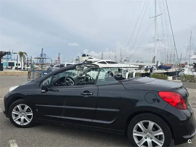 Usado Peugeot 207 CC 110 CV (80 kW) 2009 Negro Descapotable