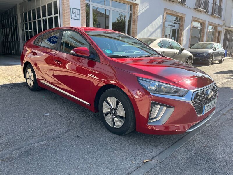 Usado Hyundai Ioniq 141 CV (103 kW) 2022 Rojo Utilitario