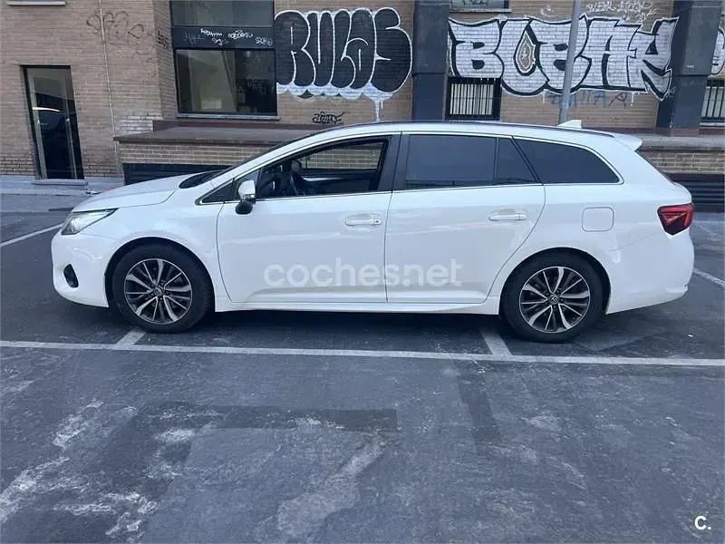 Usado Toyota Avensis Advance 143 CV (105 kW) 2015 Blanco Familiar