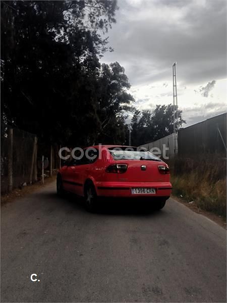 Usado Seat Leon Stella 110 CV (80 kW) 2004 Rojo Berlina