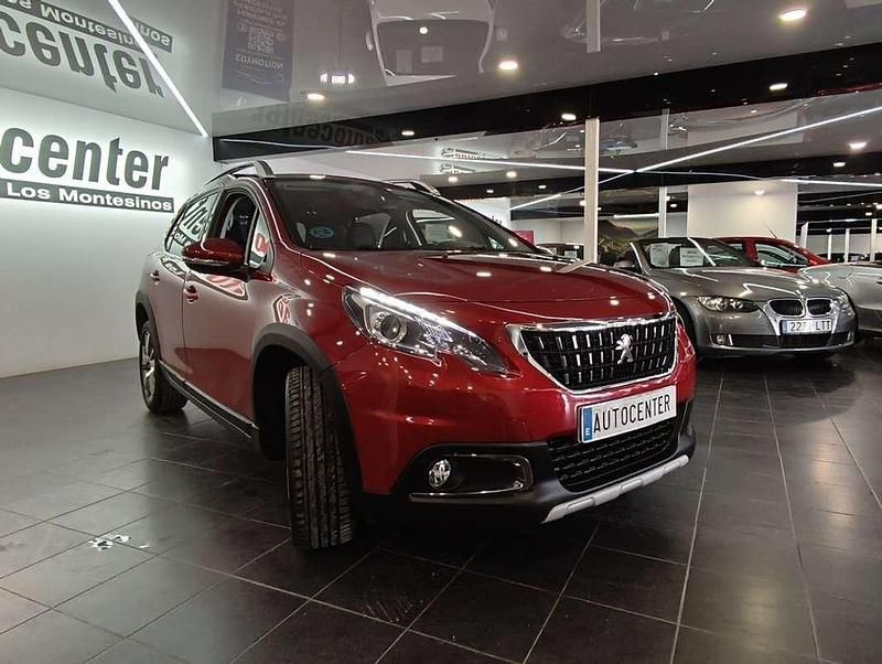Usado Peugeot 2008 Allure 120 CV (88 kW) 2019 Rojo SUV