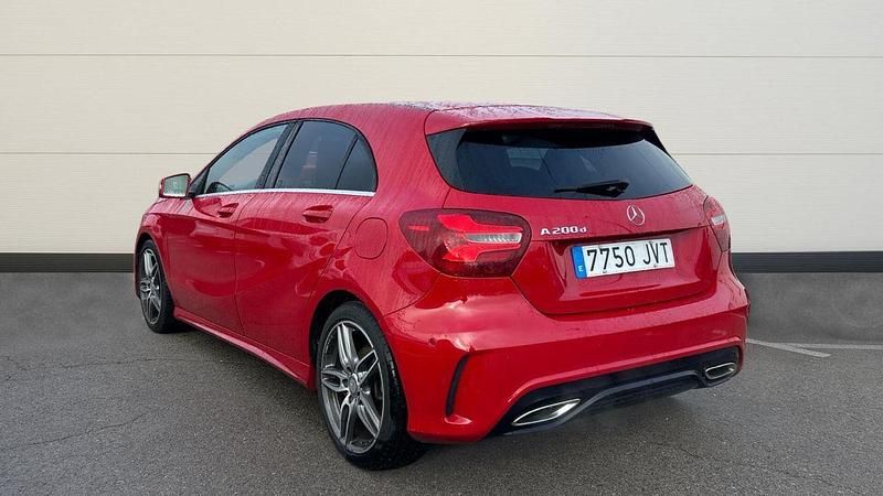 Usado Mercedes A200 AMG line 136 CV (100 kW) 2016 Rojo Berlina