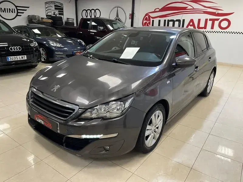 Usado Peugeot 308 Active 110 CV (80 kW) 2016 Gris / plata Berlina