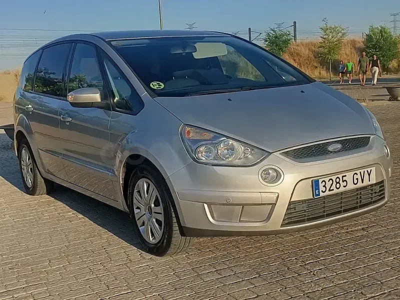 Usado Ford S-MAX Trend 125 CV (91 kW) 2010 Gris / plata Monovolumen