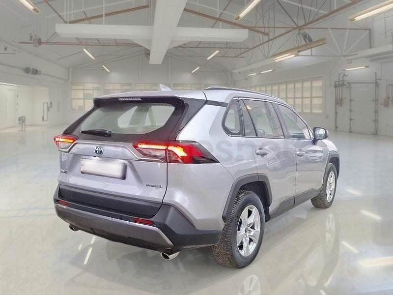 Usado Toyota RAV4 Hybrid Business Edition 218 CV (160 kW) 2021 Gris / plata SUV