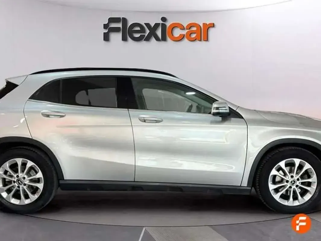 Usado Mercedes GLA200 136 CV (100 kW) 2017 Gris SUV