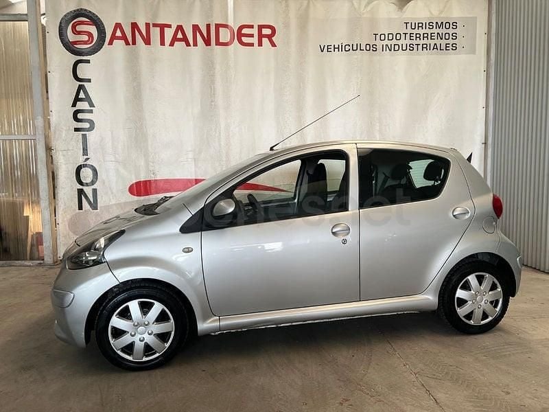 Usado Toyota Aygo 54 CV (39 kW) 2009 Gris / plata Utilitario