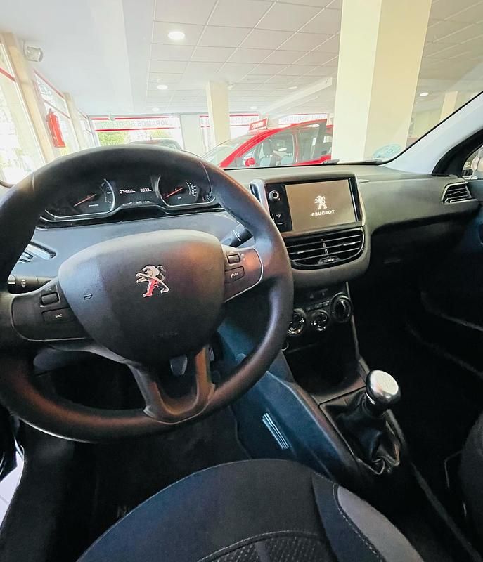 Usado Peugeot 208 Active 82 CV (60 kW) 2013 Negro Utilitario