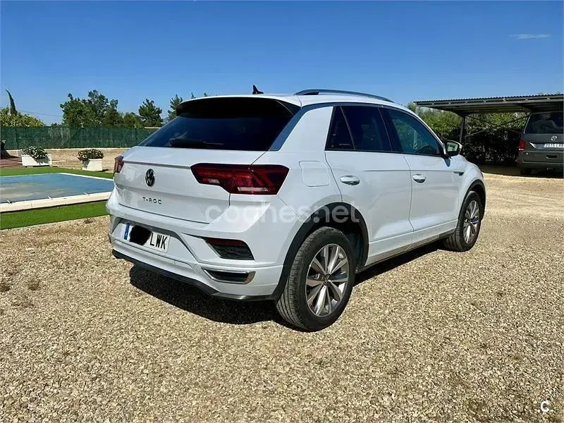 Usado VW T-Roc Advance 115 CV (84 kW) 2022 Gris / plata SUV