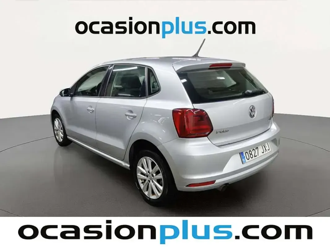 Usado VW Polo Advance 90 CV (66 kW) 2017 Plateado Utilitario