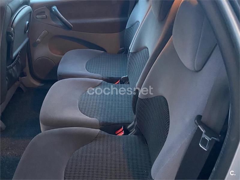 Gris / plata Usado 2005 Citroën Xsara Picasso Exclusive Monovolumen | 2900 € (Precio justo) - Imagen 1/4