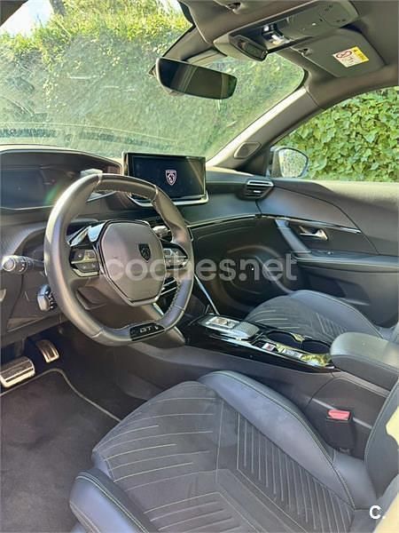 Usado Peugeot 2008 GT 130 CV (95 kW) 2023 Gris / plata SUV