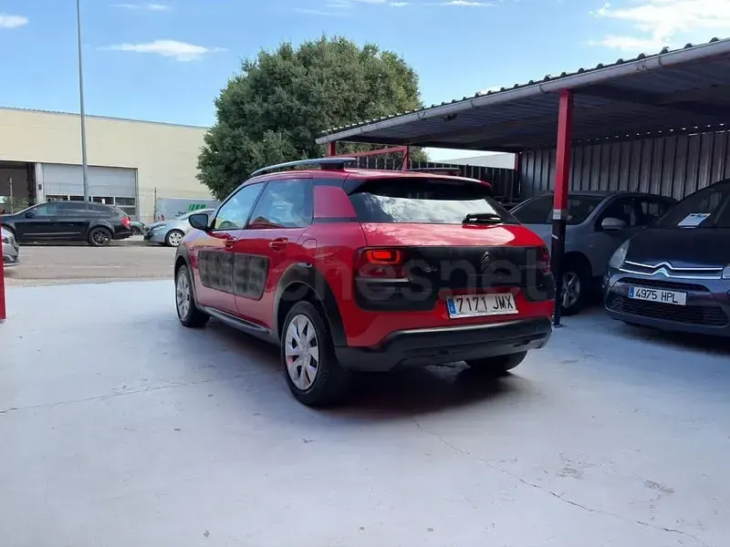 Usado Citroën C4 Feel 82 CV (60 kW) 2015 Rojo Berlina