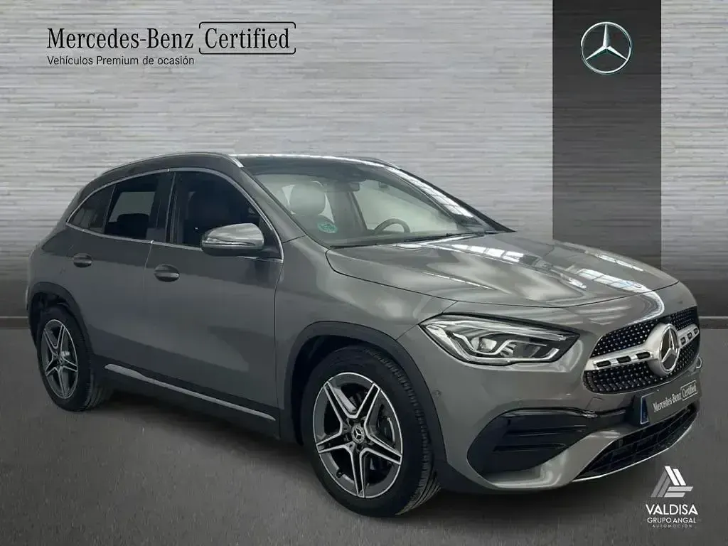 Usado Mercedes GLA200 AMG line 150 CV (110 kW) 2021 Gris / plateado SUV