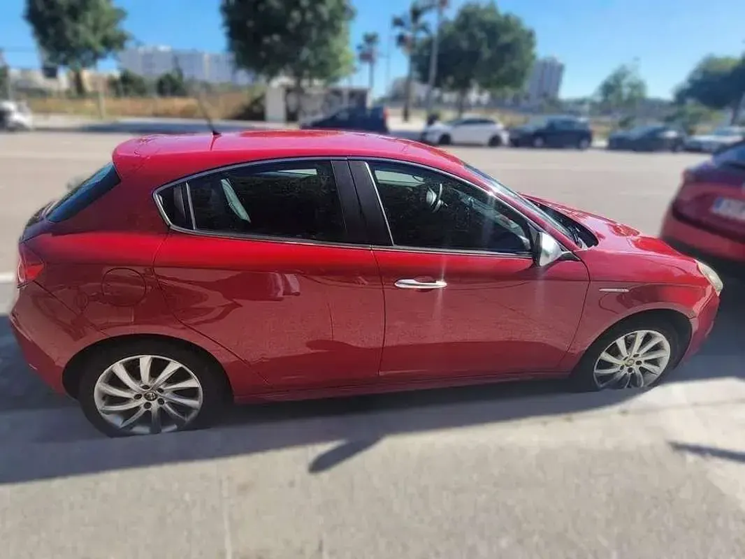 Usado Alfa Romeo Giulietta 170 CV (125 kW) 2011 Rojo Utilitario