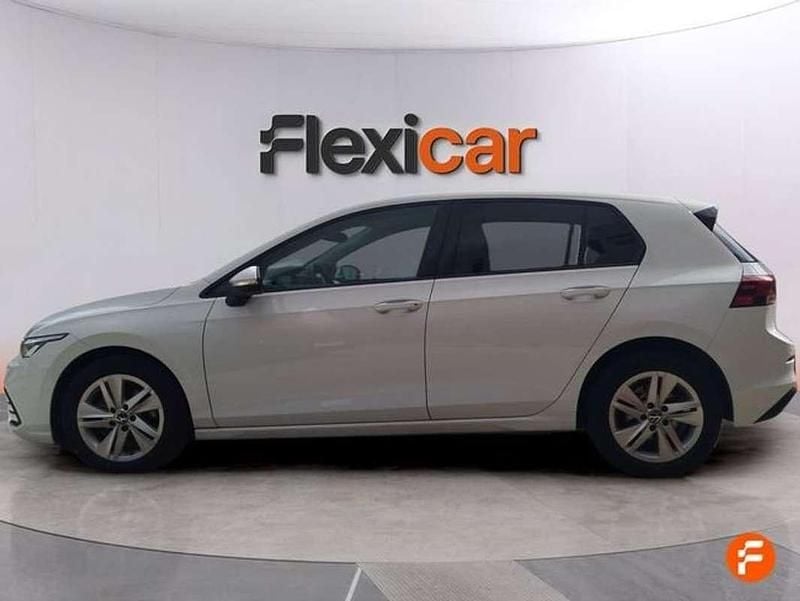Usado VW Golf VIII Life 116 CV (85 kW) 2021 Blanco Familiar