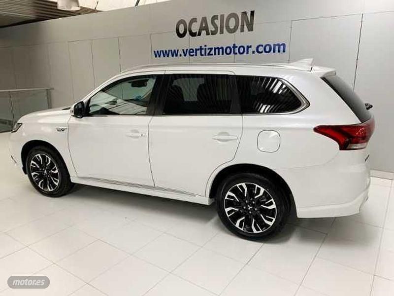 Usado Mitsubishi Outlander P-HEV 203 CV (149 kW) 2018 Blanco SUV