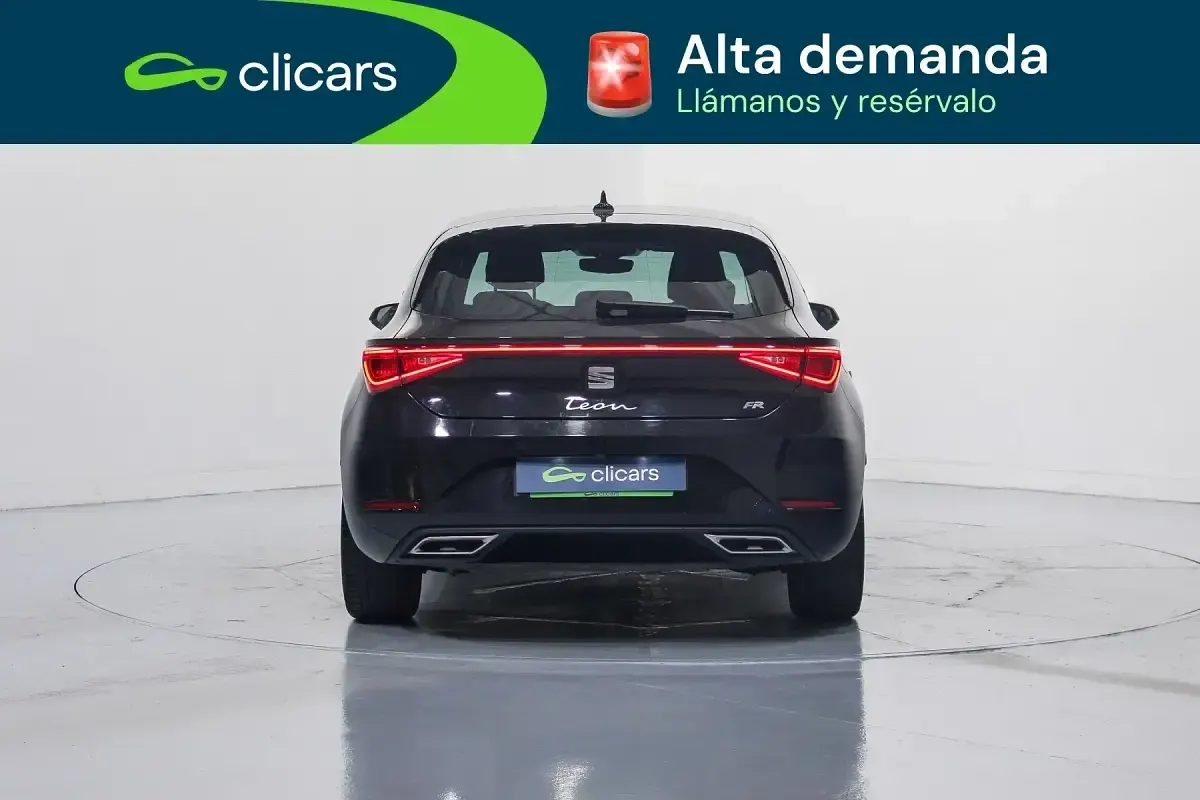Usado Seat Leon FR 116 CV (85 kW) 2025 Negro Berlina