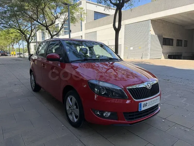 Usado Skoda Fabia 69 CV (50 kW) 2014 Rojo Berlina