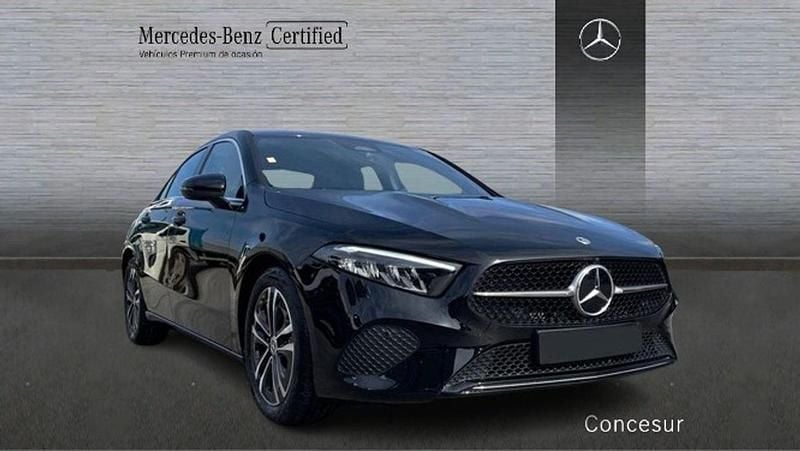 Usado Mercedes A180 136 CV (100 kW) 2023 Negro Berlina