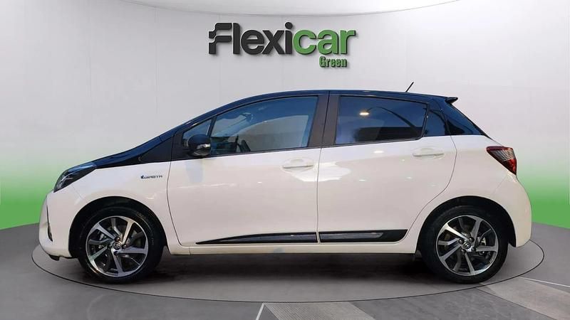 Usado Toyota Yaris Hybrid 100 CV (73 kW) 2020 Blanco Utilitario