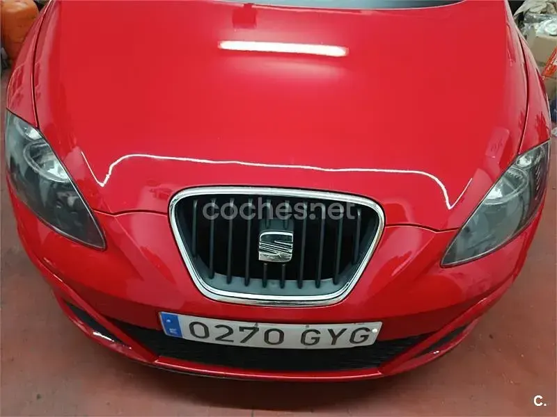 Usado Seat Altea XL Reference 105 CV (77 kW) 2010 Rojo Monovolumen