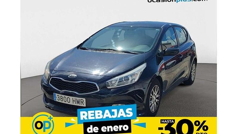 Usado Kia Ceed 90 CV (66 kW) 2012 Negro Utilitario