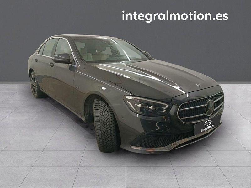 Usado Mercedes E300 319 CV (234 kW) 2021 Grisnegro Berlina