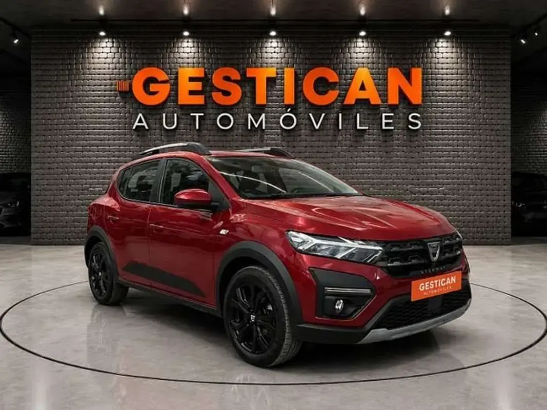 Usado Dacia Sandero Comfort 91 CV (66 kW) 2023 Rojo Berlina
