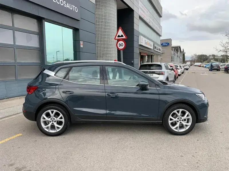 Usado Seat Arona FR 150 CV (110 kW) 2025 Gris / plata SUV