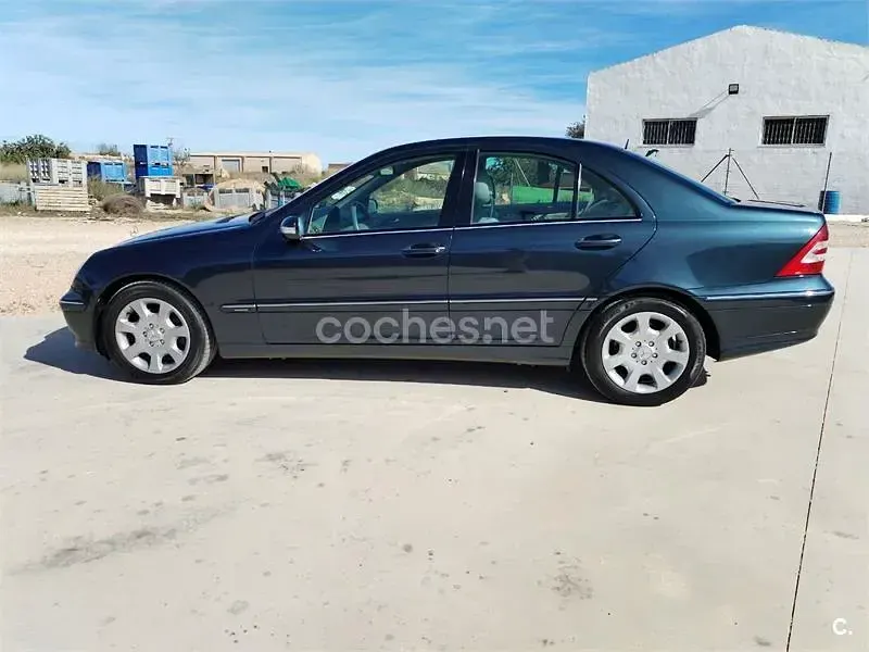 Usado Mercedes C320 Elegance 218 CV (160 kW) 2005 Negro Berlina