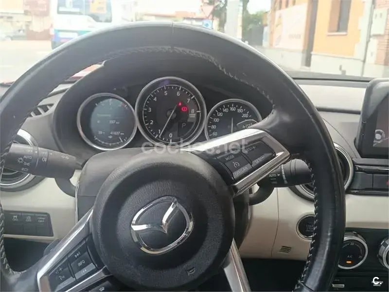 Usado Mazda MX5 Kazari 184 CV (135 kW) 2024 Rojo Descapotable