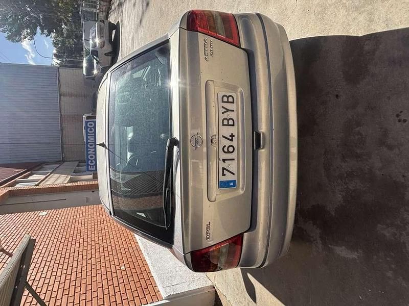 Plateado Usado 2002 Opel Astra Edition Utilitario | 2500 € (Precio justo) - Imagen 1/4