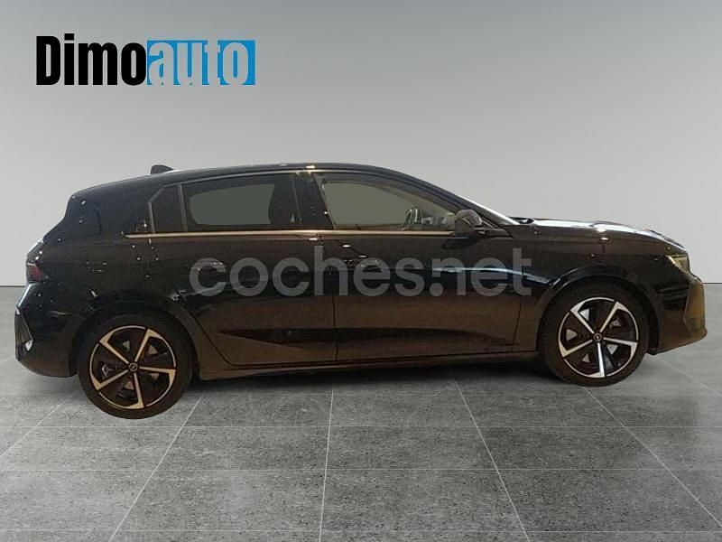 Usado Opel Astra Elegance 180 CV (132 kW) 2023 Negro Berlina