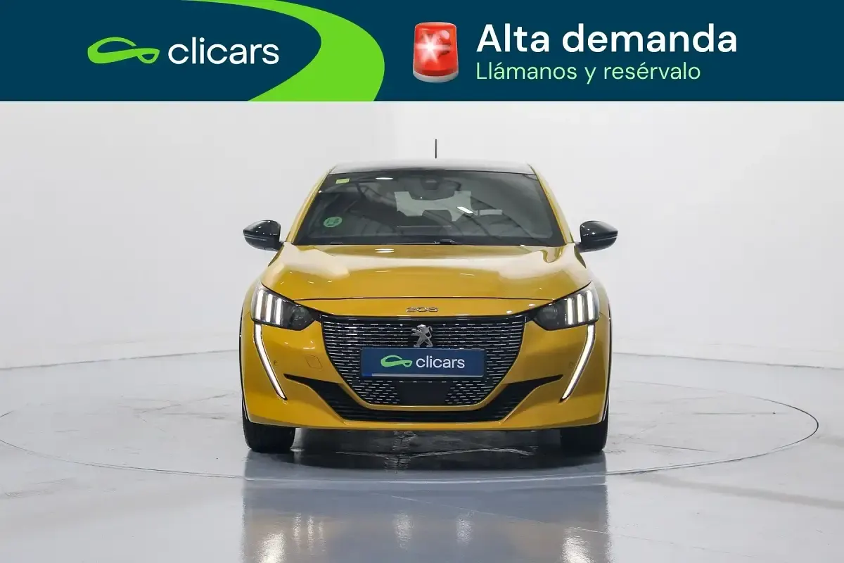 Usado Peugeot 208 GT-line 130 CV (95 kW) 2020 Amarillo Utilitario