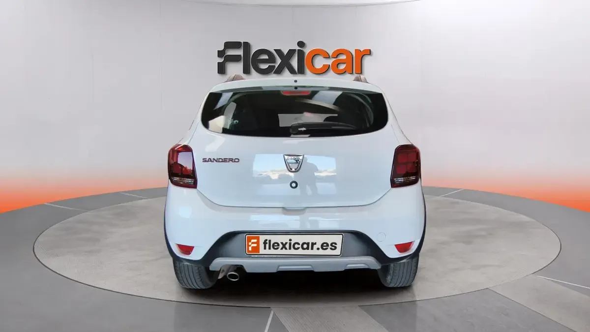 Usado Dacia Sandero Comfort 90 CV (66 kW) 2019 Blanco Berlina