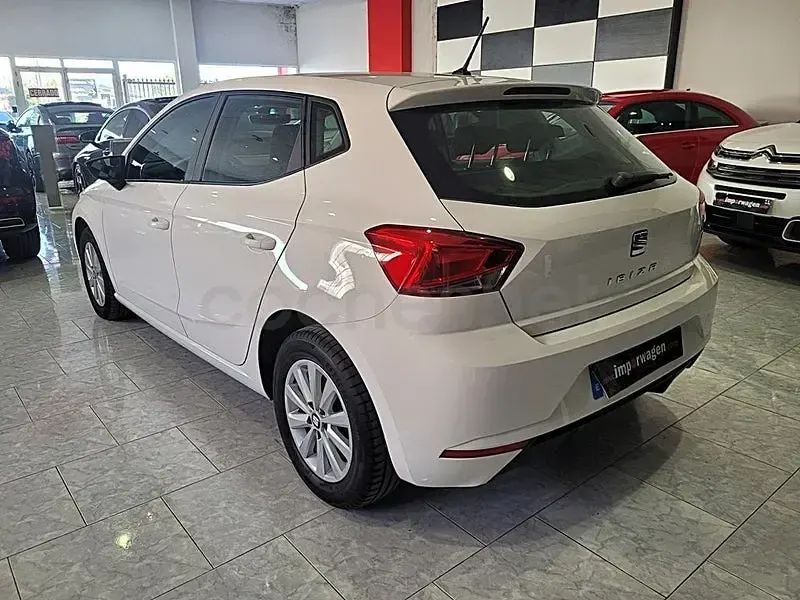 Usado Seat Ibiza Style Plus 80 CV (58 kW) 2020 Blanco Utilitario