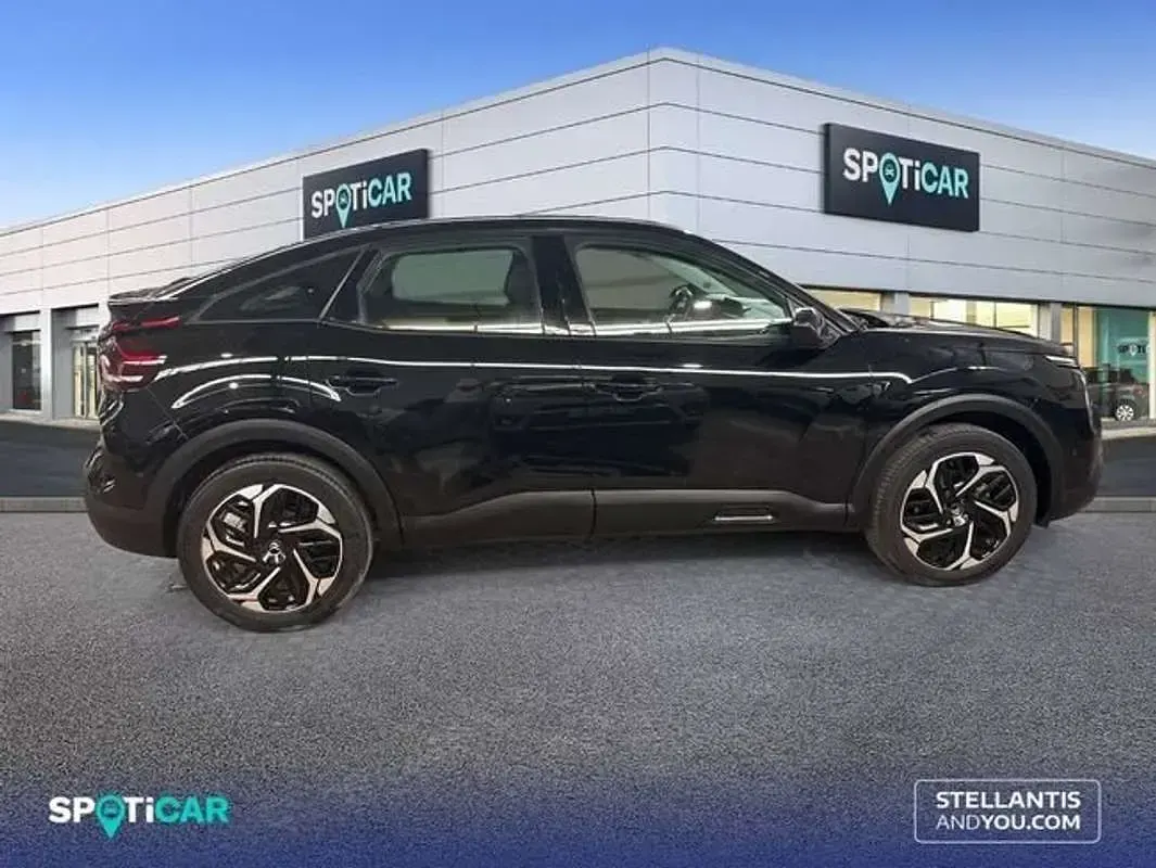 Usado Citroën C4 Feel 131 CV (96 kW) 2022 Negro Utilitario
