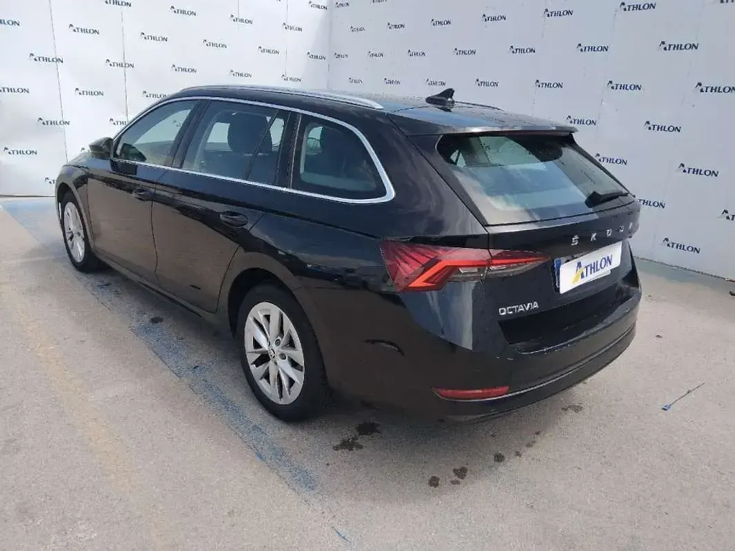 Occasion Skoda Octavia Selection 150 ch (110 kW) 2023 Noir Break