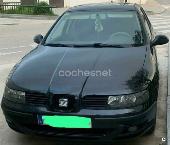 Usado Seat Leon Stella 90 CV (66 kW) 2004 Negro Utilitario